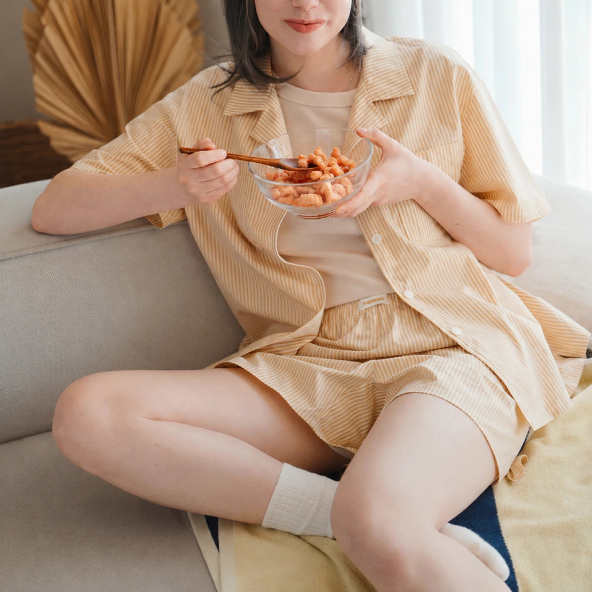nareun Brezm In & Out Short Sleeve Tee