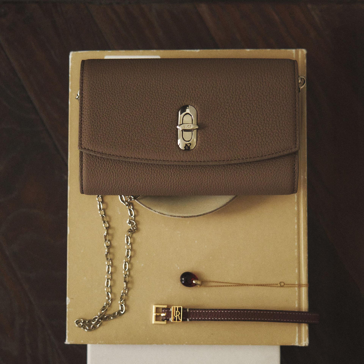 UMER_MRRV) TR Mariel WOC Chain Bag Mocha Taupe