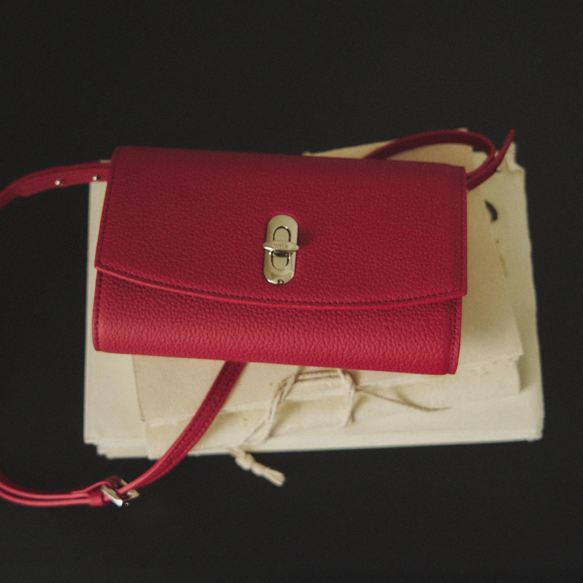 UMER_MRRV) TR Mariel WOC Chain Bag Ruby Rouge