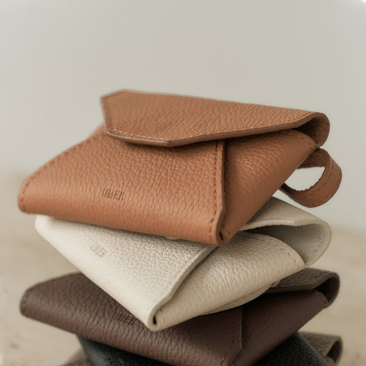 UMER_MRRV) TR Pochette Charm Gold Camel