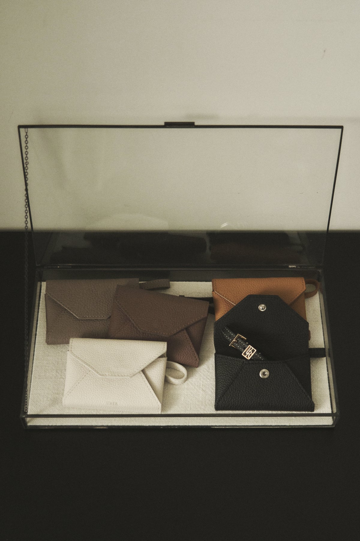 UMER_MRRV) TR Pochette Charm Black