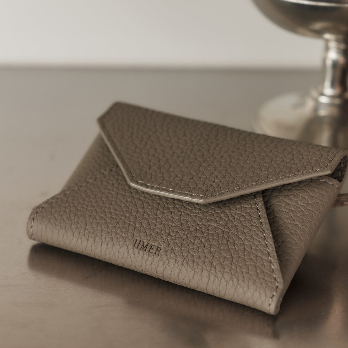 UMER_MRRV) TR Pochette Charm Taupe